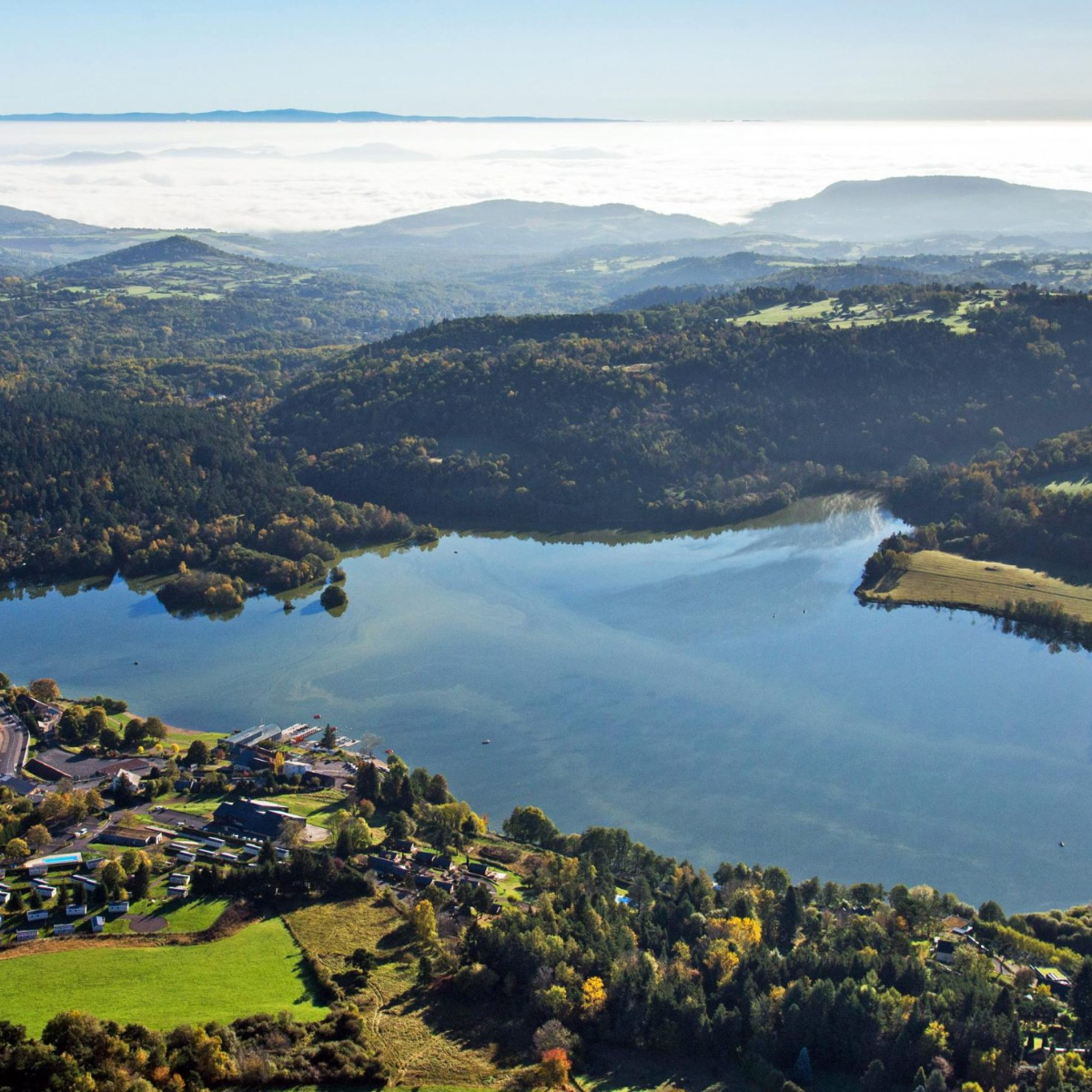 Le Lac d'Aydat : Un Havre de Nature et d'Activités en Auvergne